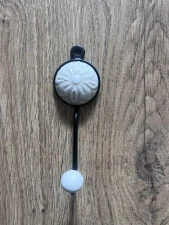 Vešiak krémový Kvietok