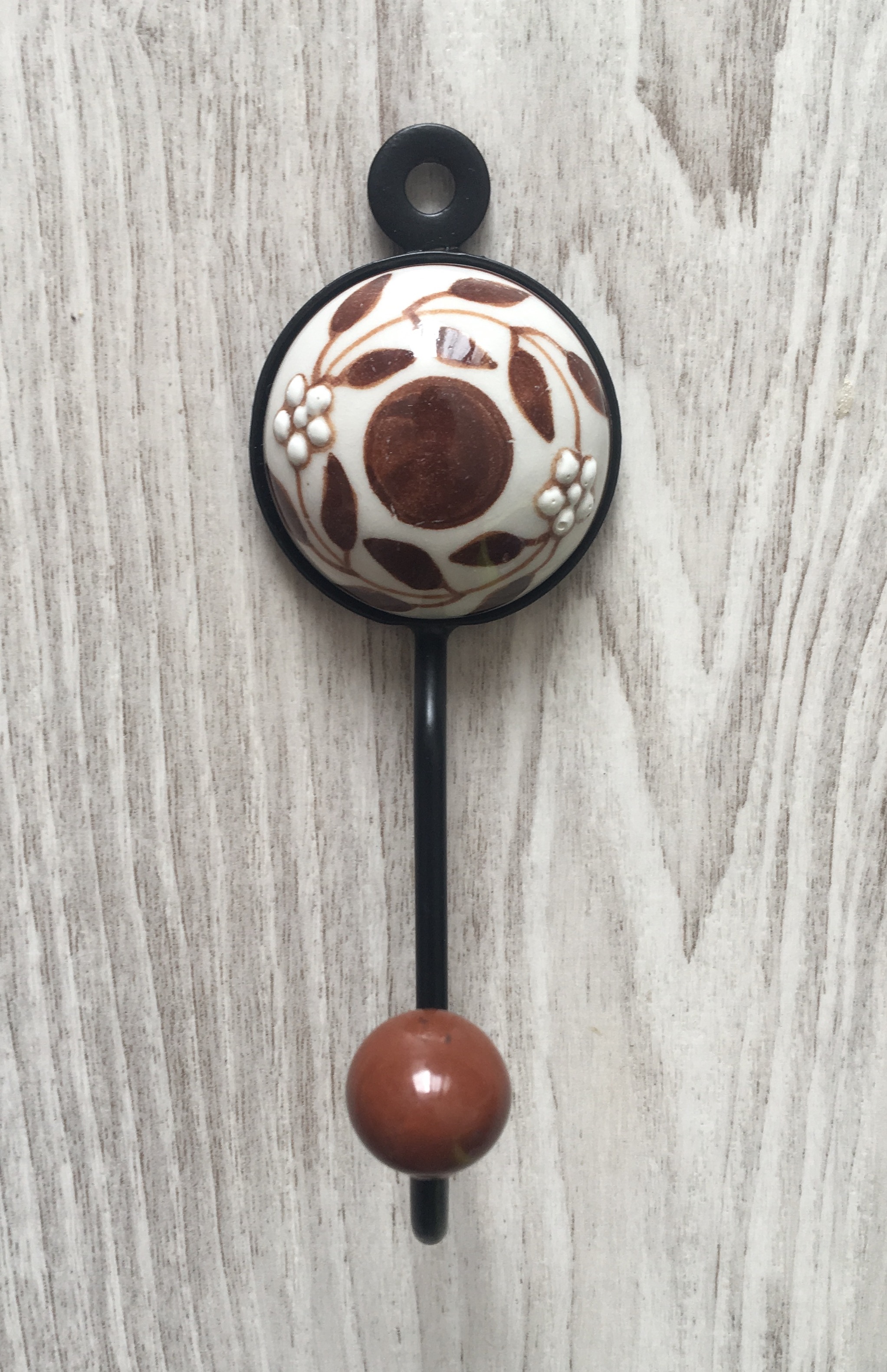 Vešiak Brown flowers