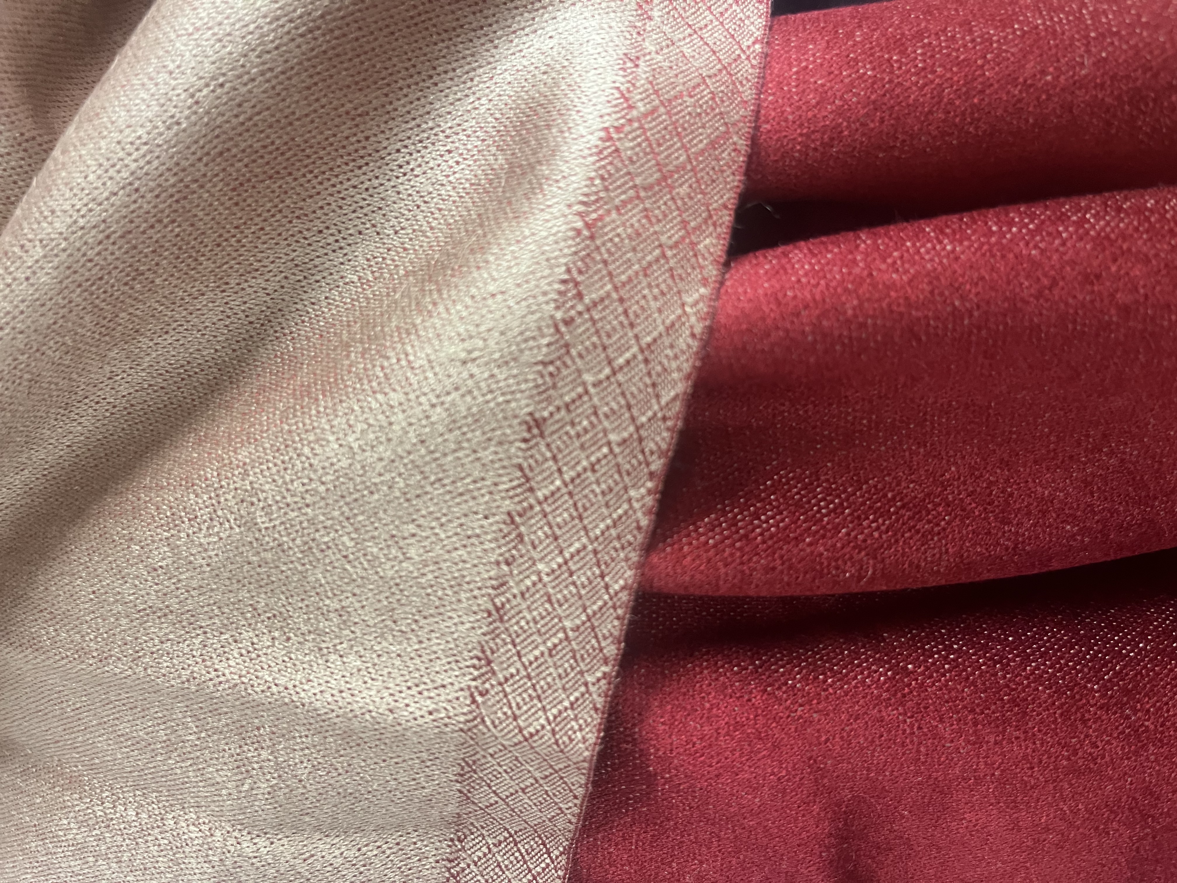 Hodvábny šál červeno-krémový